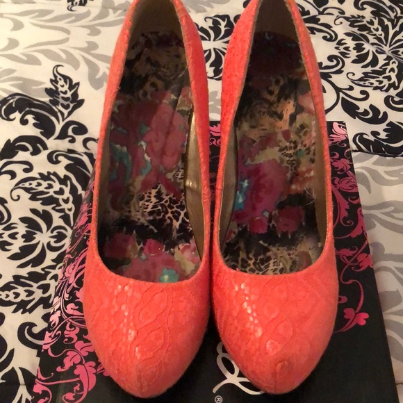 Heels - Picture 4 of 4